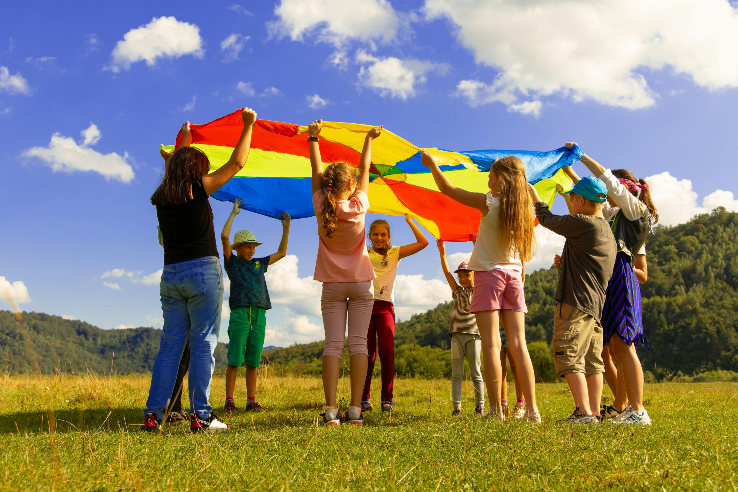 Spielende Jugendliche