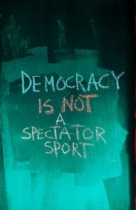Mehr über den Artikel erfahren Demokratielernen, politische Neutralität und Beutelsbacher Konsens